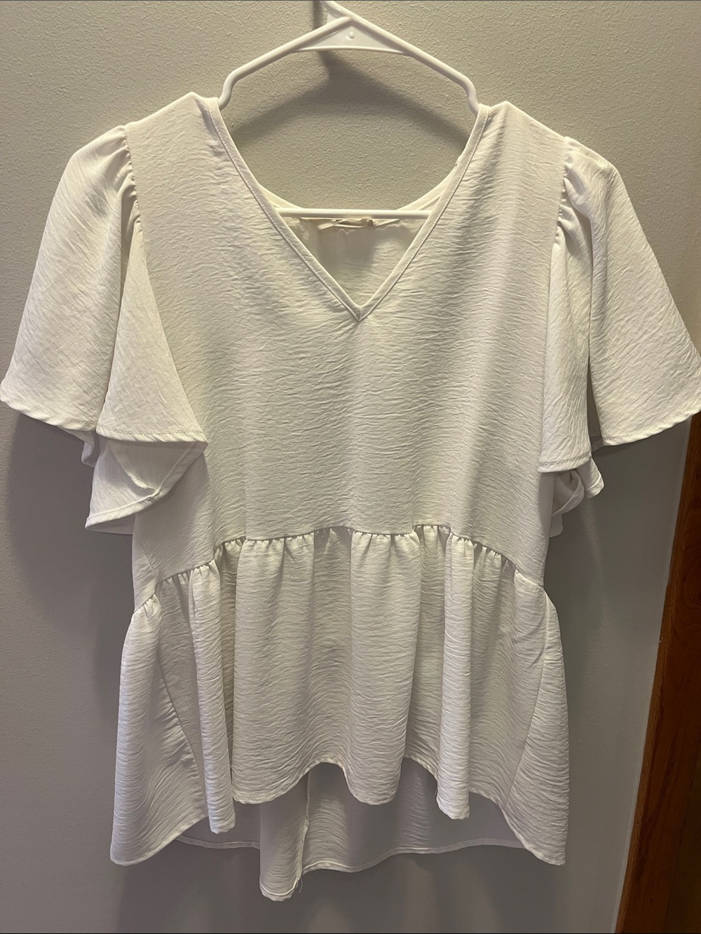 entro White V-Neck Flutter Sleeve Peplum Blouse
